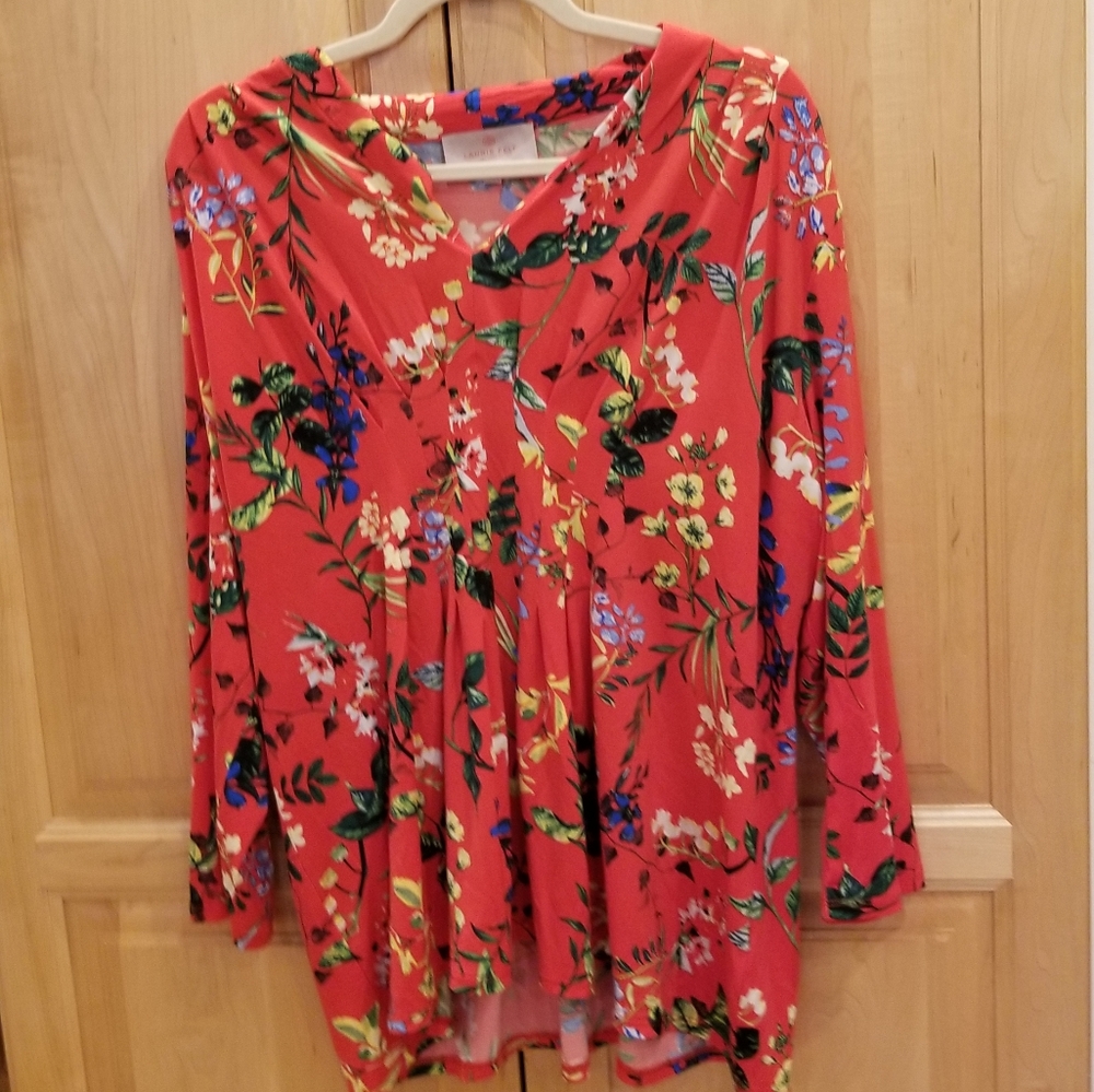 Laurie Felt Cinched Front V-Neck Top
XL NWOT